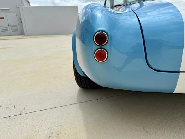 1965 Shelby Cobra Roadster 427 - Image 30