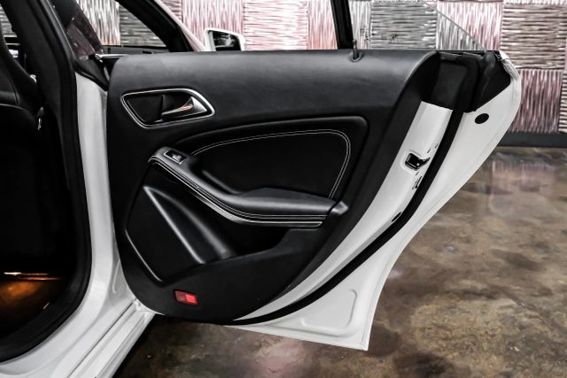 2017 Mercedes-benz Cla Cla 250 4matic Coupe 4d - Image 41