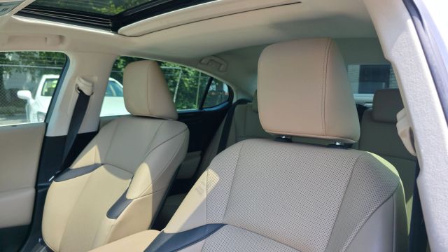 2020 Lexus Es - Image 20