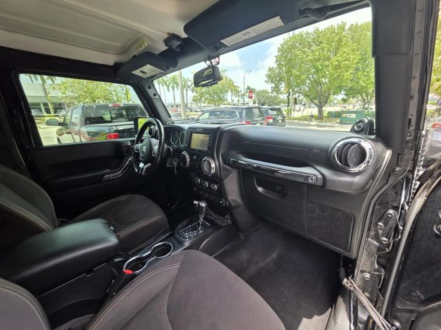 2014 Jeep Wrangler - Image 12