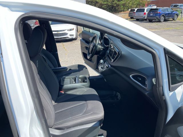 2020 Chrysler Pacifica - Image 16