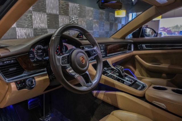 2018 Porsche Panamera 4s Sedan 4d - Image 3