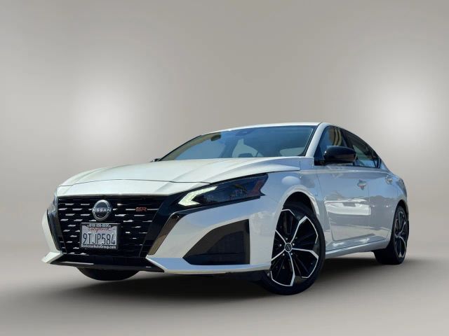 2023 Nissan Altima - Image 6