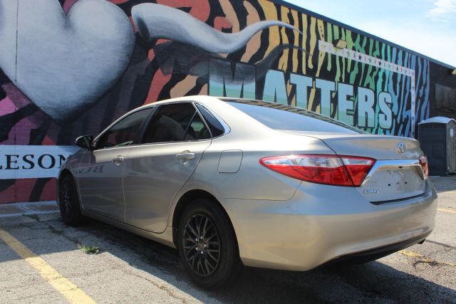 2016 Toyota Camry - Image 5