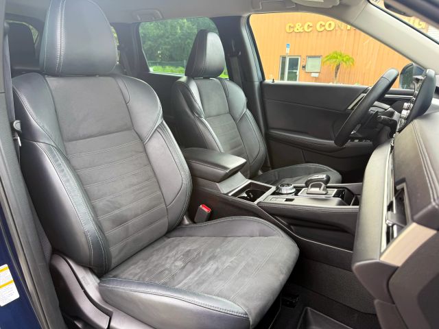 2023 Mitsubishi Outlander - Image 15