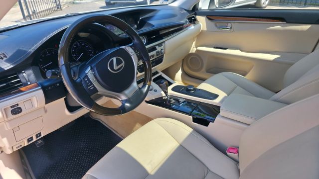 2013 Lexus Es - Image 13