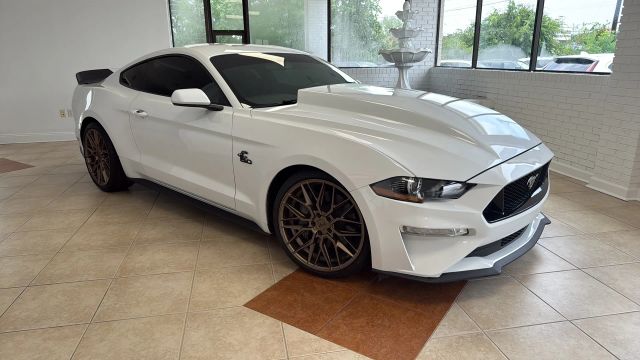 2019 Ford Mustang - Image 5