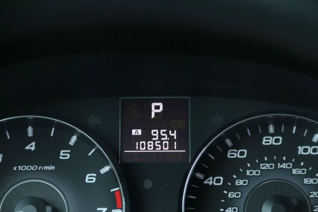 2011 Subaru Outback - Image 25