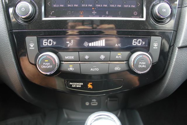 2018 Nissan Rogue - Image 9
