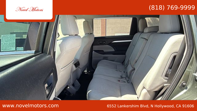 2019 Toyota Highlander - Image 13