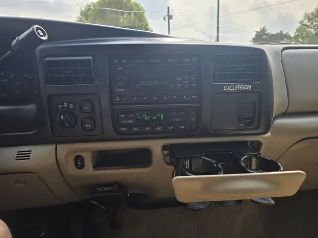 2005 Ford Excursion - Image 10