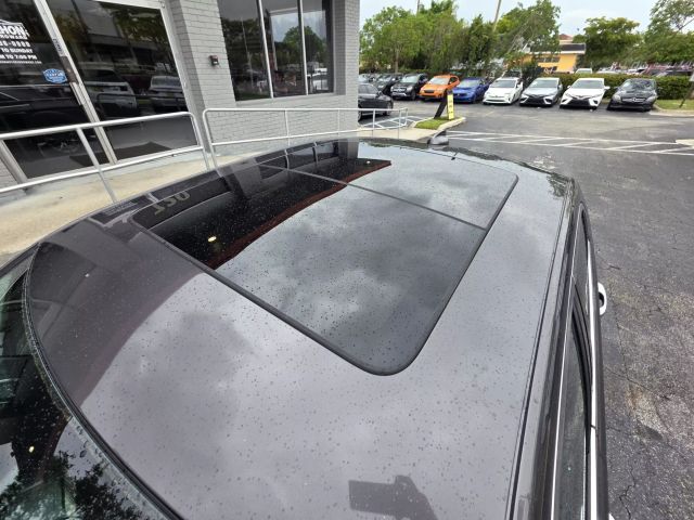 2015 Chrysler 300 - Image 26