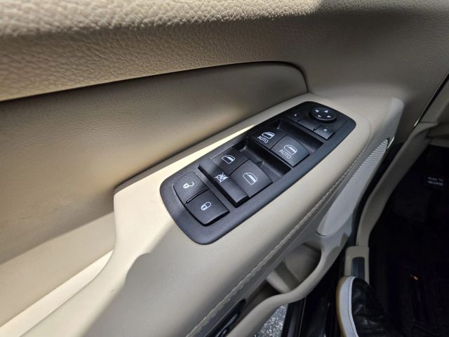 2014 Jeep Grand Cherokee - Image 25