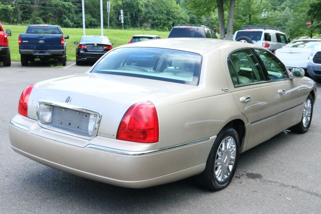 2006 Lincoln Town Car - Image 7