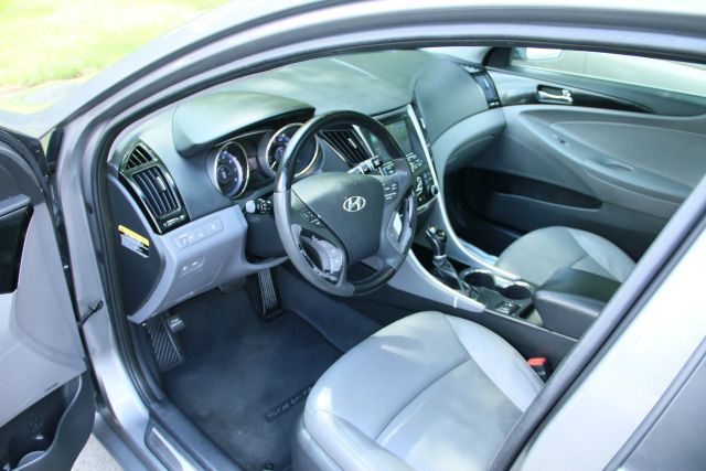 2013 Hyundai Sonata - Image 19