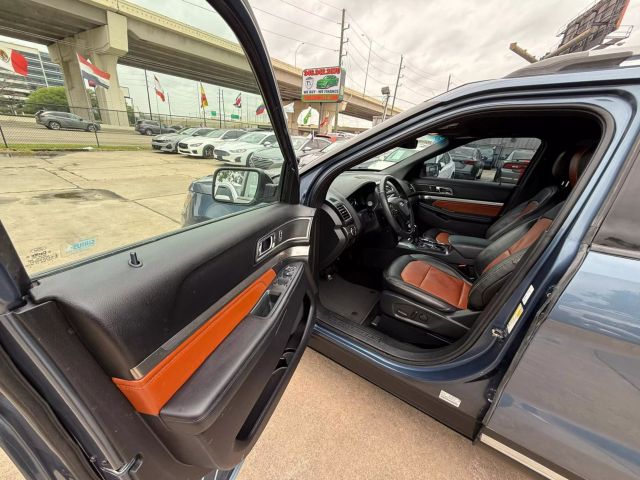 2019 Ford Explorer - Image 17