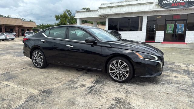 2023 Nissan Altima - Image 17