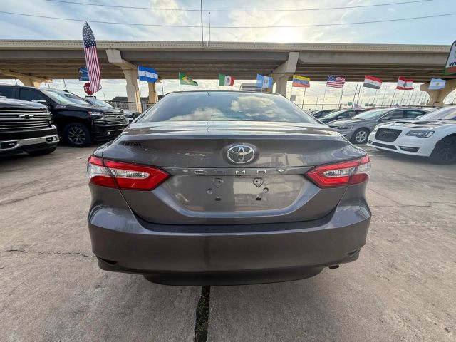 2018 Toyota Camry - Image 13