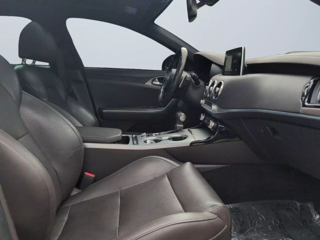 2020 Kia Stinger - Image 11