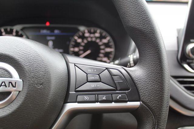 2022 Nissan Altima - Image 10