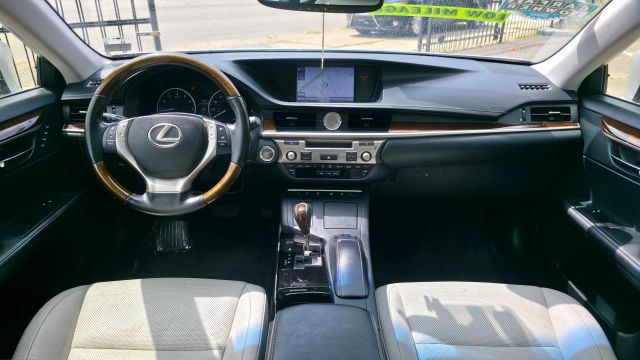 2013 Lexus Es - Image 18