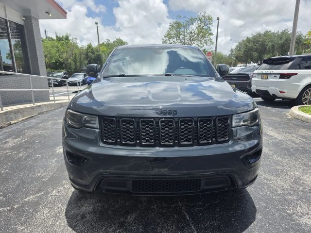 2017 Jeep Grand Cherokee - Image 3
