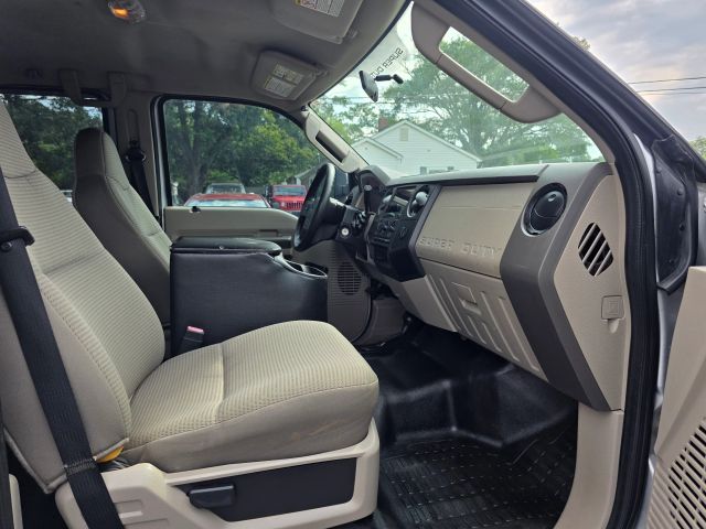 2010 Ford F250 Super Duty Crew Cab - Image 12
