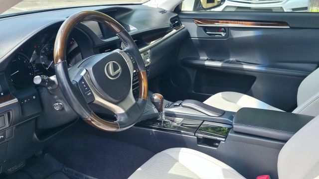 2013 Lexus Es - Image 11