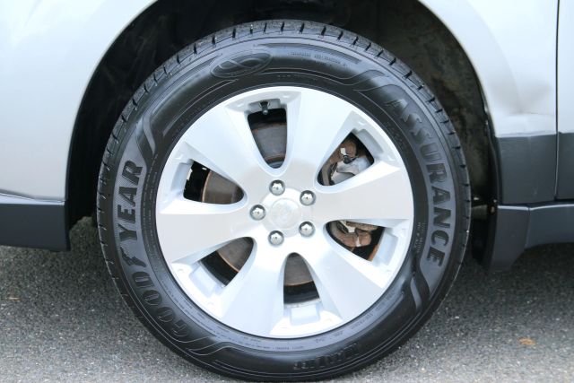 2011 Subaru Outback - Image 31