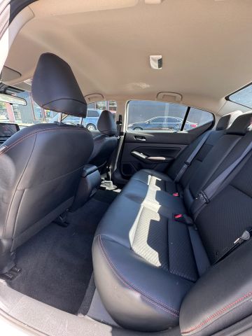 2023 Nissan Altima - Image 18