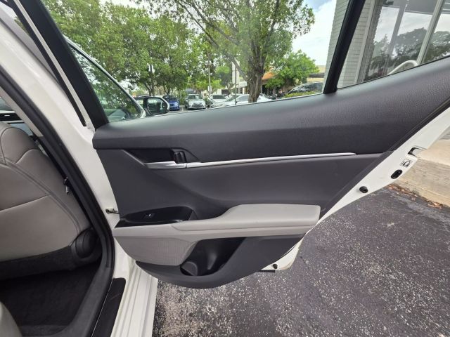 2018 Toyota Camry - Image 26