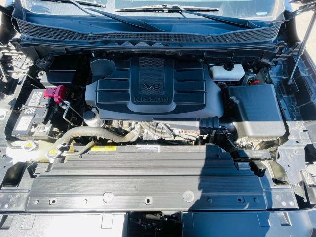 2021 Nissan Titan Crew Cab - Image 11