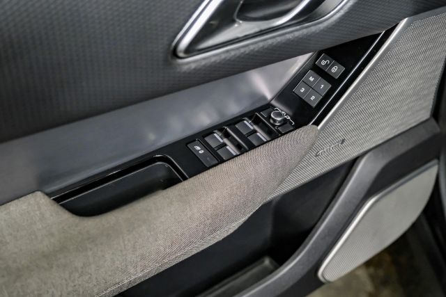 2018 Land Rover Range Rover Velar R-dynamic Hse Sport Utility 4d - Image 33
