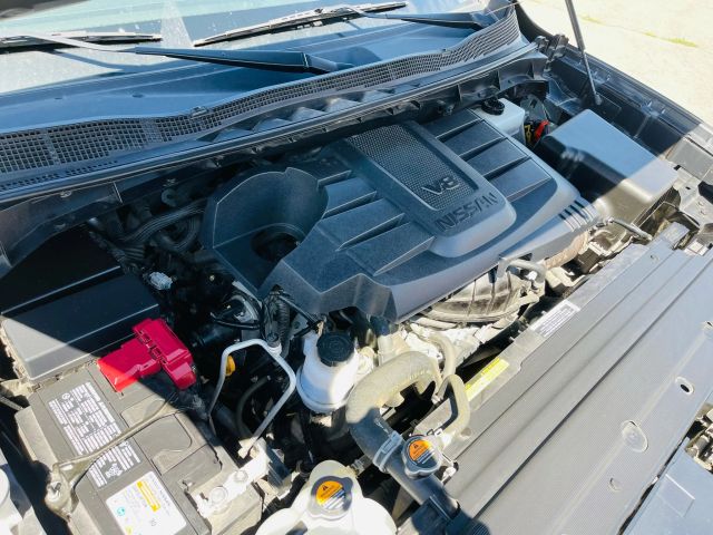 2021 Nissan Titan Crew Cab - Image 12