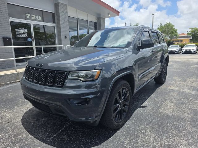 2017 Jeep Grand Cherokee - Image 1