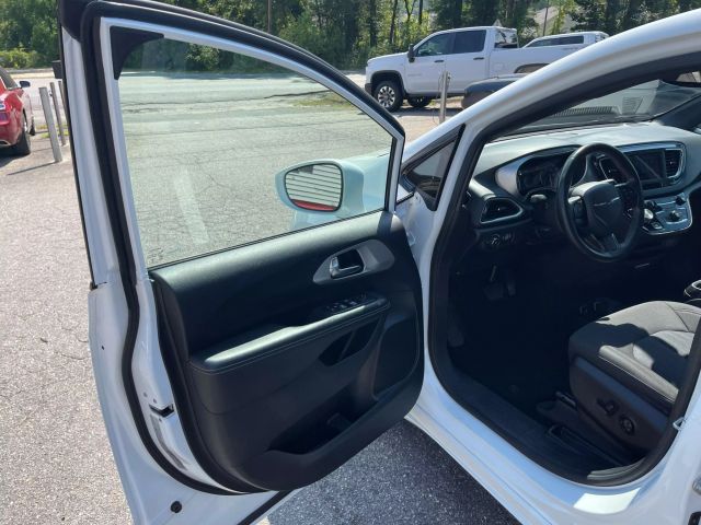2020 Chrysler Pacifica - Image 15