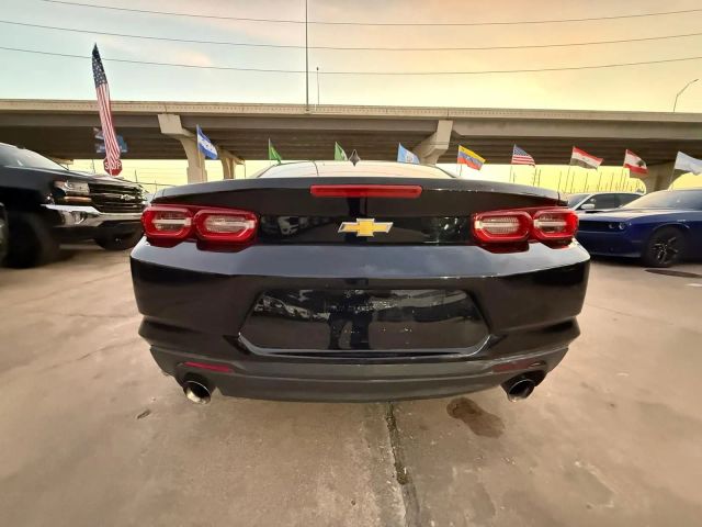 2020 Chevrolet Camaro - Image 13