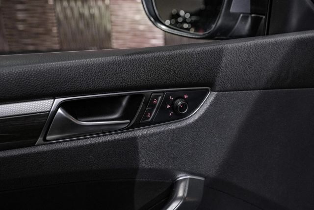 2017 Volkswagen Passat 1.8t Se Sedan 4d - Image 42
