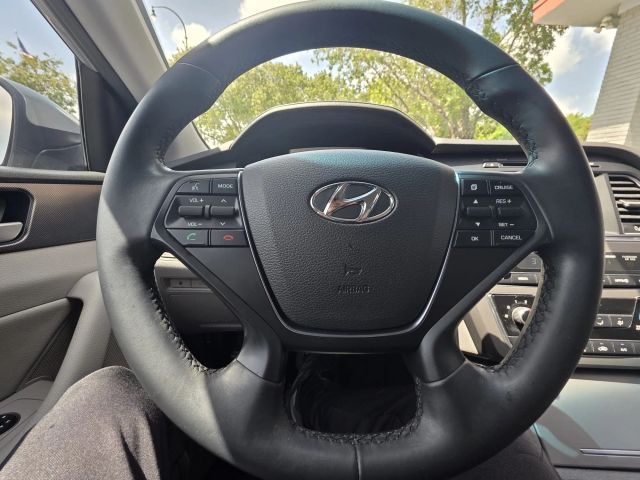 2017 Hyundai Sonata - Image 20
