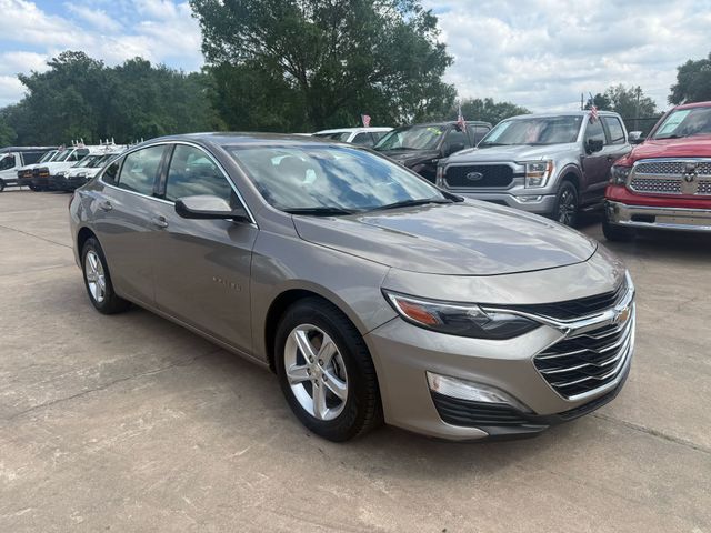 2024 Chevrolet Malibu - Image 3