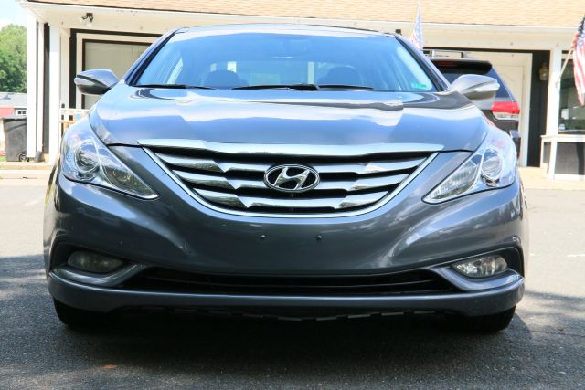 2013 Hyundai Sonata - Image 2