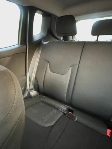 2017 Jeep Renegade - Image 14