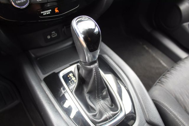 2018 Nissan Rogue - Image 10