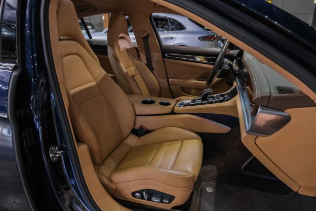 2018 Porsche Panamera 4s Sedan 4d - Image 32