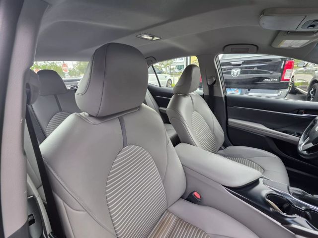 2018 Toyota Camry - Image 19