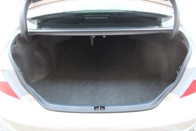 2016 Toyota Camry - Image 17