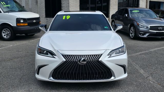 2019 Lexus Es - Image 2