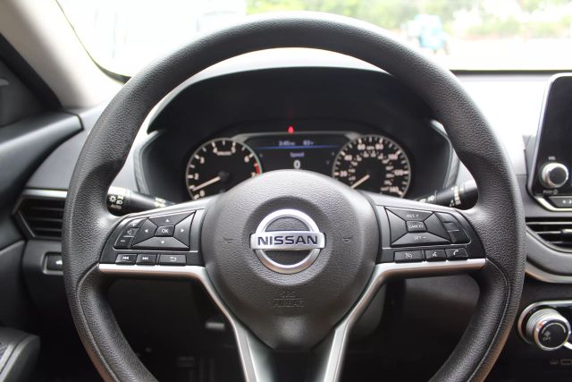2022 Nissan Altima - Image 8
