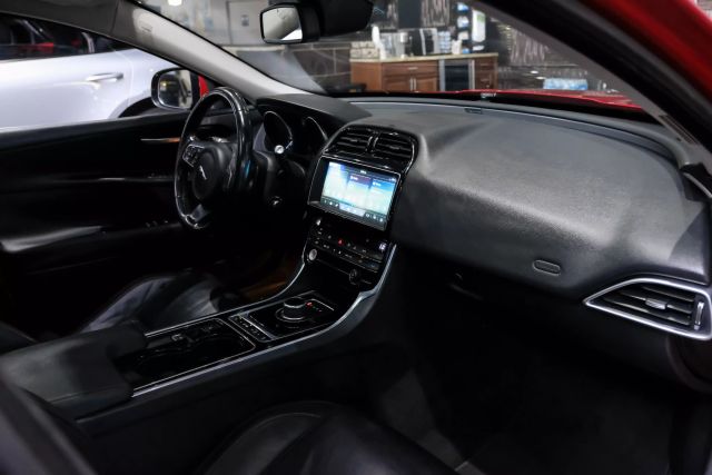 2017 Jaguar Xe Xe 20d Prestige Sedan 4d - Image 13