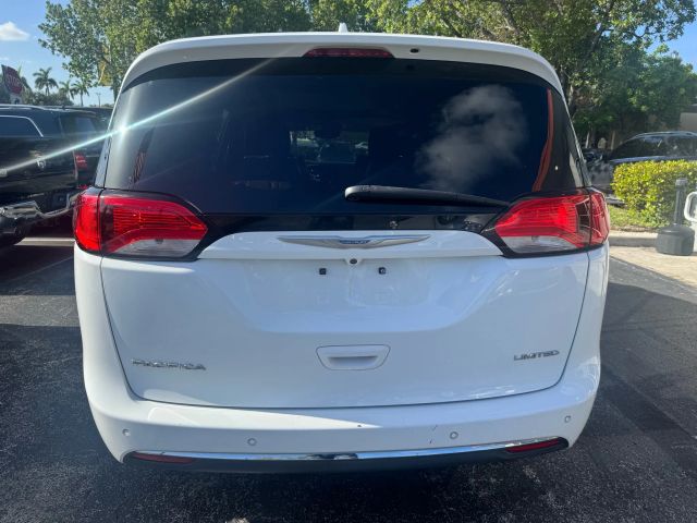 2018 Chrysler Pacifica - Image 5